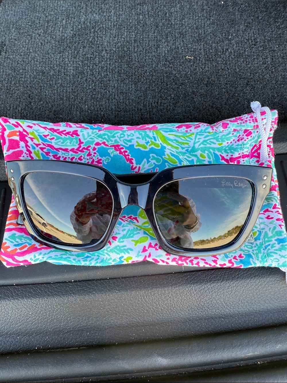 Lilly Pulitzer Sunglasses with Pouch
